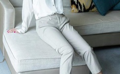 棒棒糖放屁眼里吸收小视频